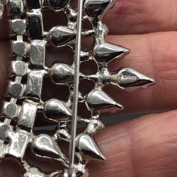 B David Vintage Crown Rhinestone Faux Pearl Multi Color Brooch Pin - Picture 8 of 8